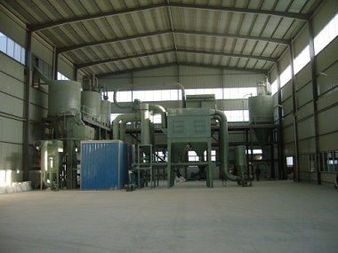 動(dòng)盤上裝有尺棒氣流粉碎機(jī)或錘頭、刀片等