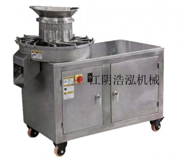 三維運(yùn)動(dòng)混合機(jī)由機(jī)座超微粉碎機(jī)、傳動(dòng)系統(tǒng)、電器控制系統(tǒng)